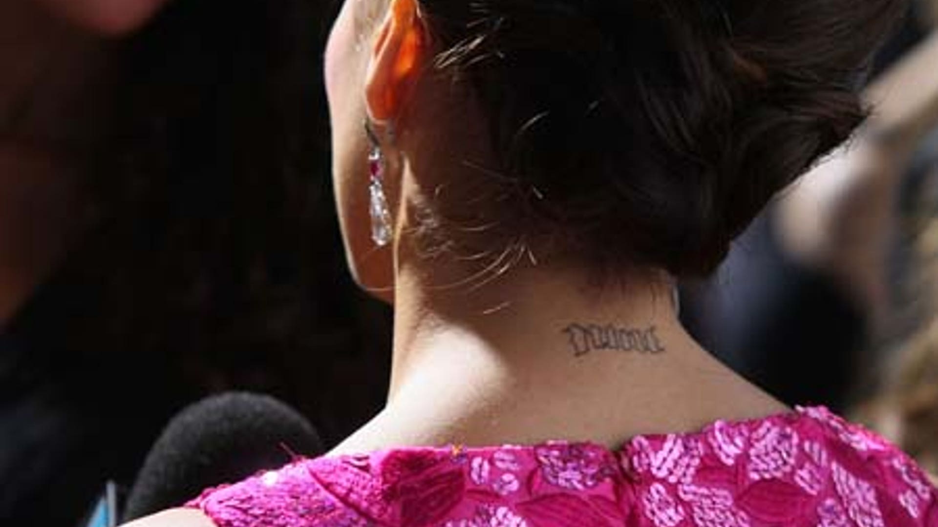 Eva_Longoria_Neck_Tattoo