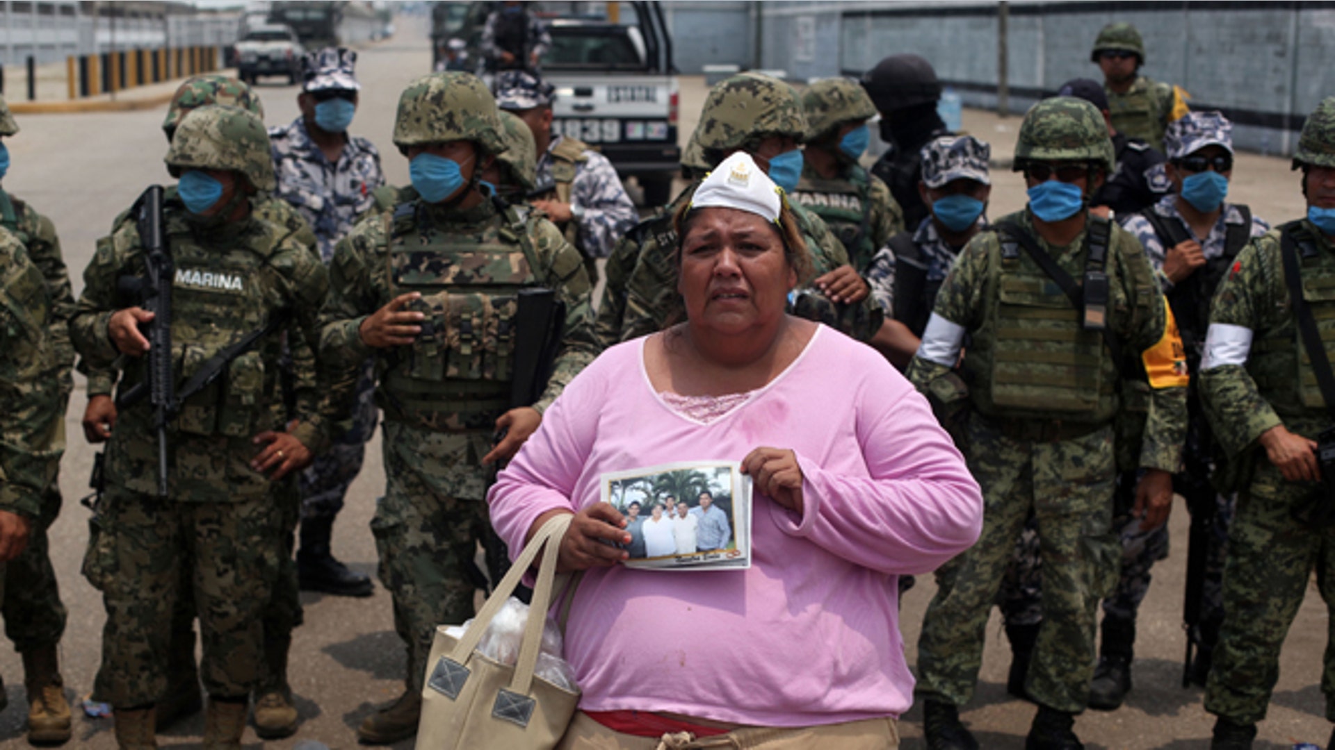 Oil_plant_explosion_top2_Latino