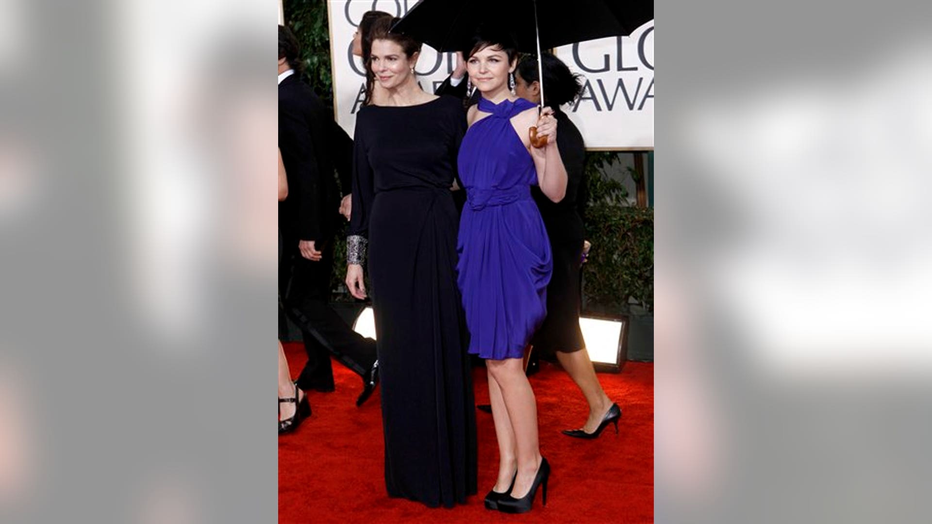 Jeanne_Tripplehorn_and_Ginnifer_Goodwin