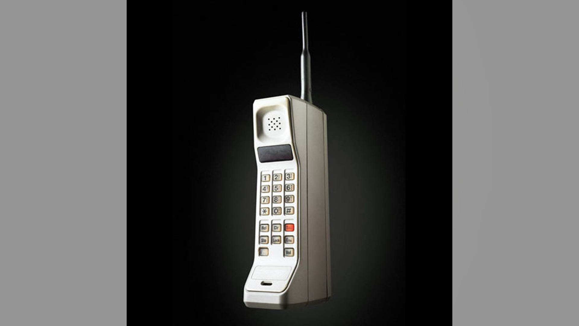 Mirs телефон. Моторола DYNATAC 8000x. Motorola DYNATAC 8000x 1983 год. Motorola DYNATAC 8000. Motorola DYNATAC первый мобильный телефон.