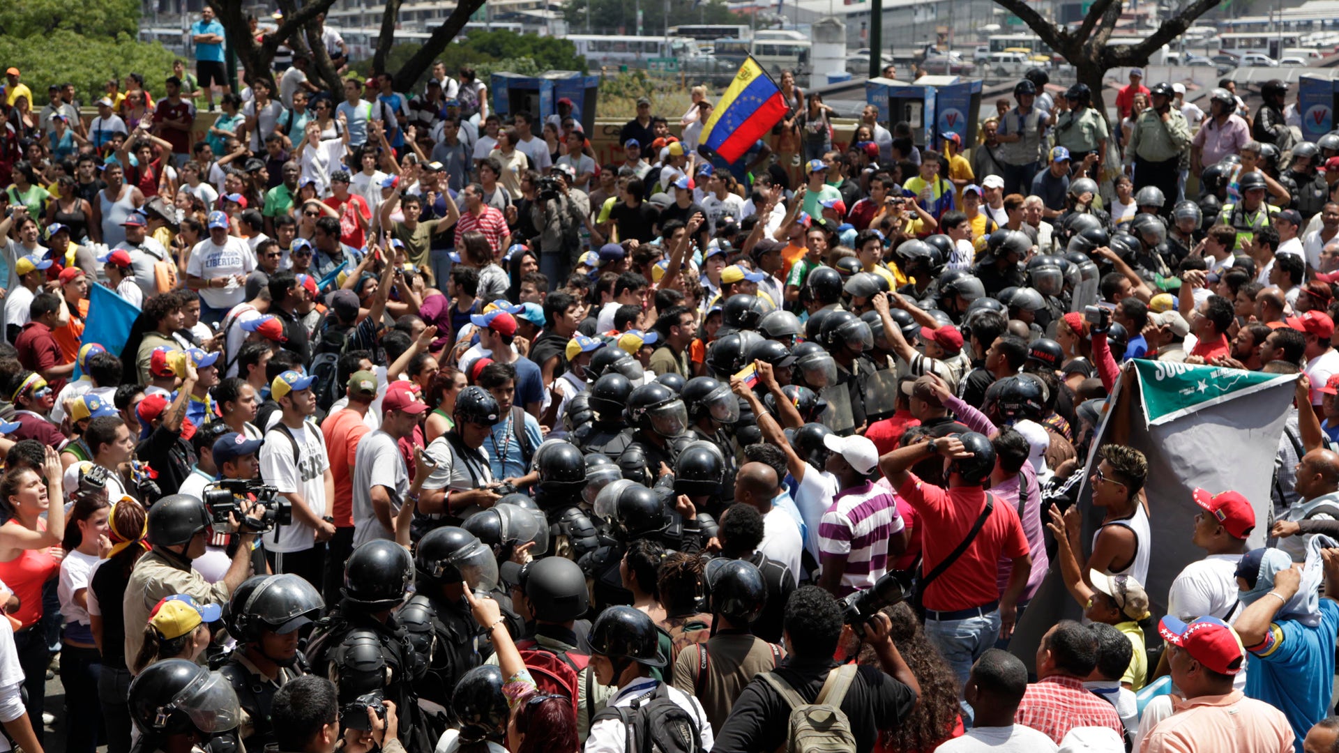 Venezuela_Student_Mar_Llen_4_
