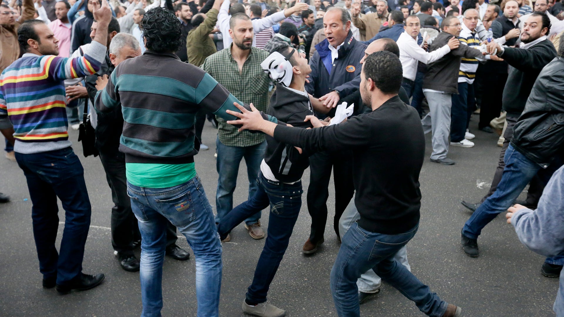 Mideast_Egypt_Angu__8_