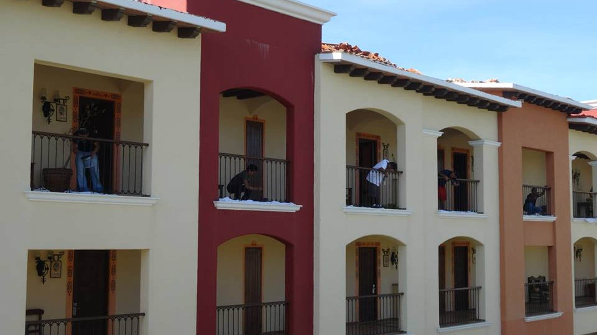 Hacienda_Encantada_making_repairs__3_1_