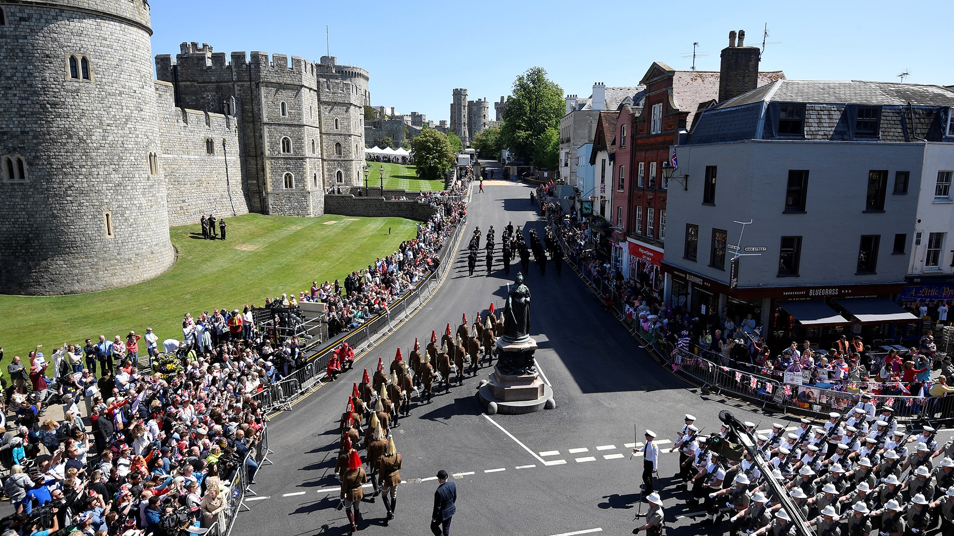 Police officers and members of the public watch as military personnel rehearse their part in the procession, in Windsor, May 17, 2018