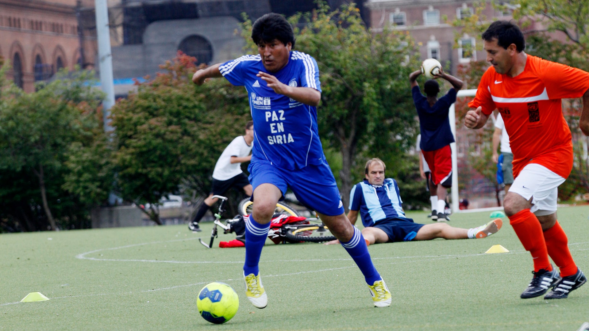 UN_Soccer_Evo_Morales_Vros__2_