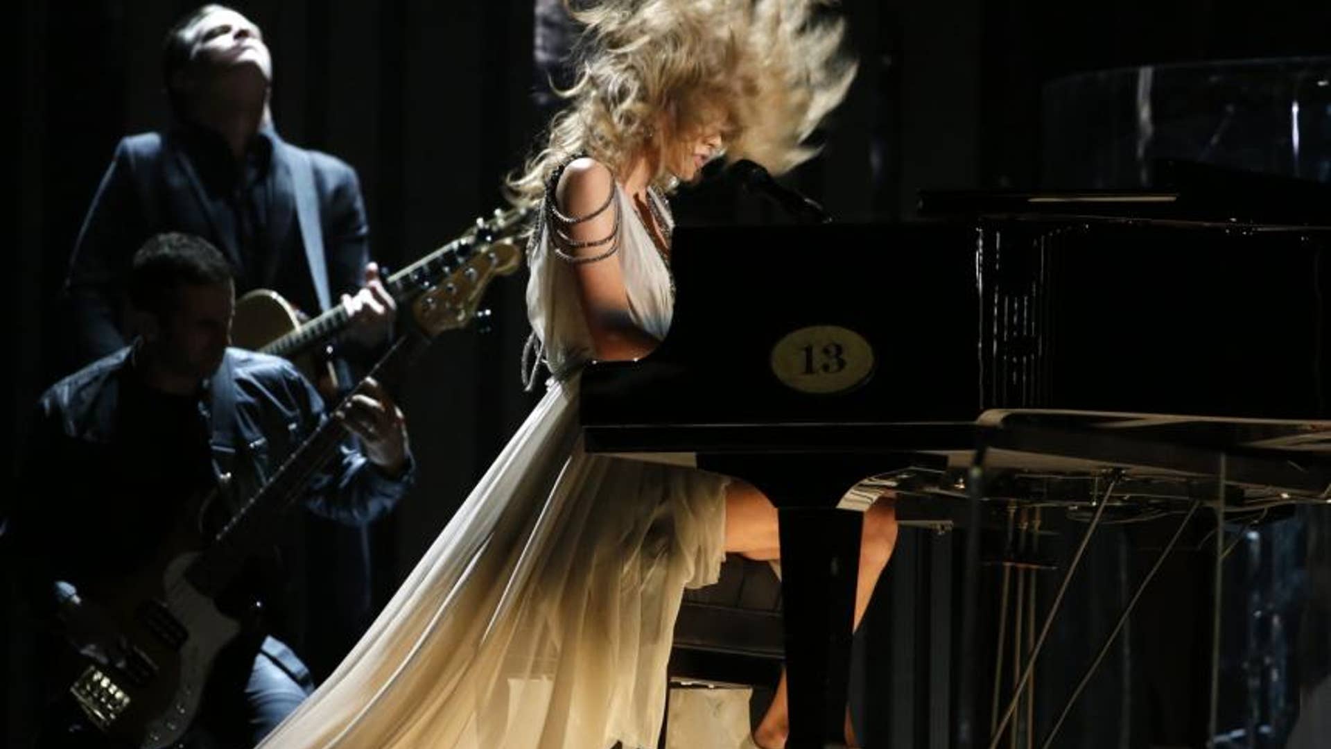 Taylor Swift's Hair Dance