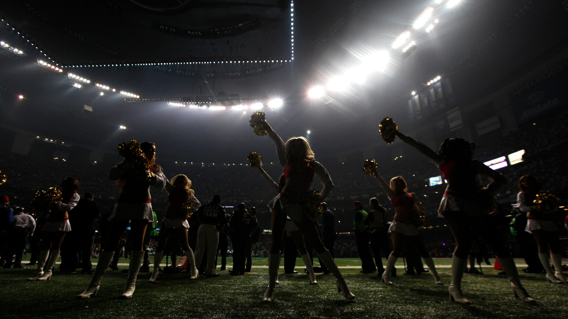 Super_Bowl_Women_Dark