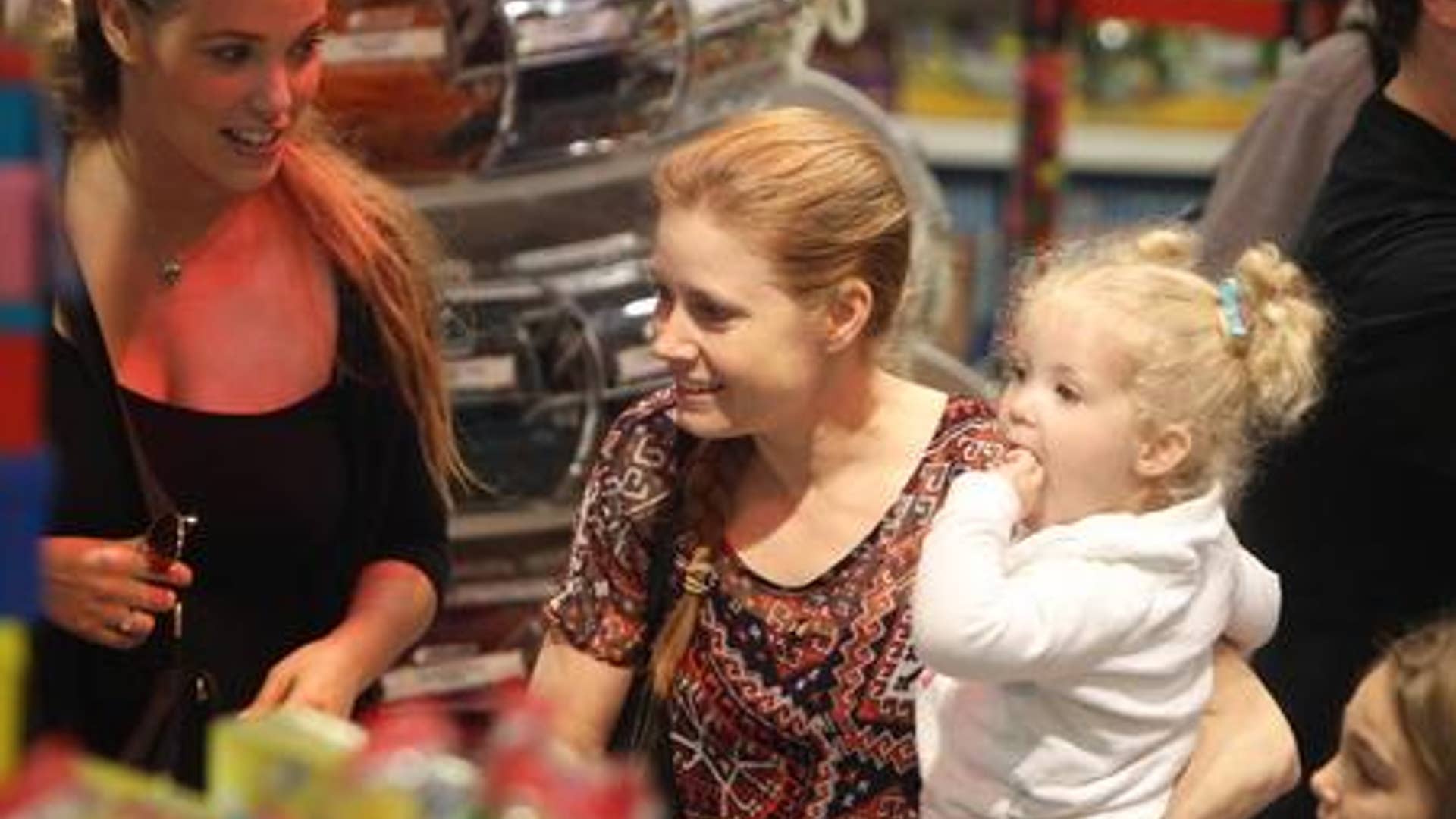 elizabeth_berkley_and_amy_adams