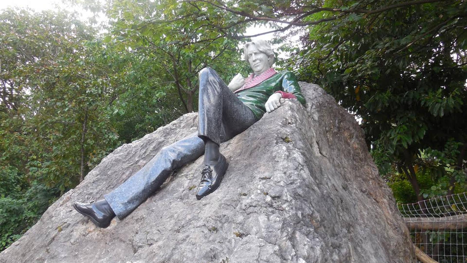  A smirking Oscar Wilde memorialized in Dublin.