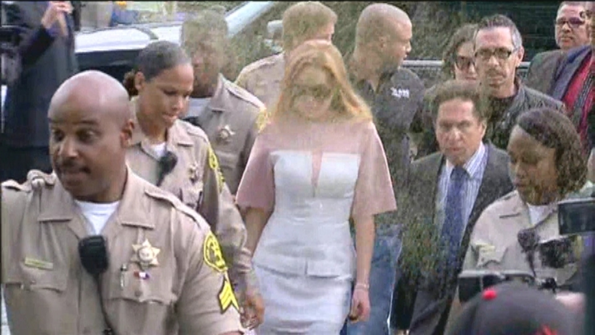 lohan_court_arrival_glitter_660_fox