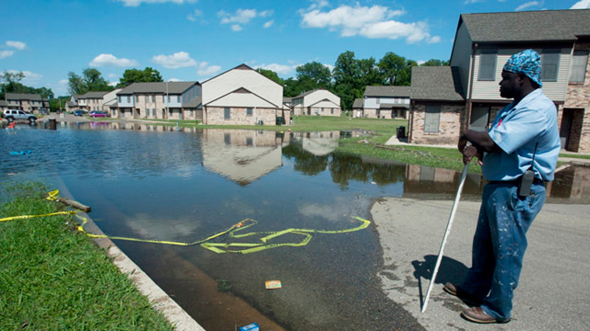 ManandFloodVickburgAP