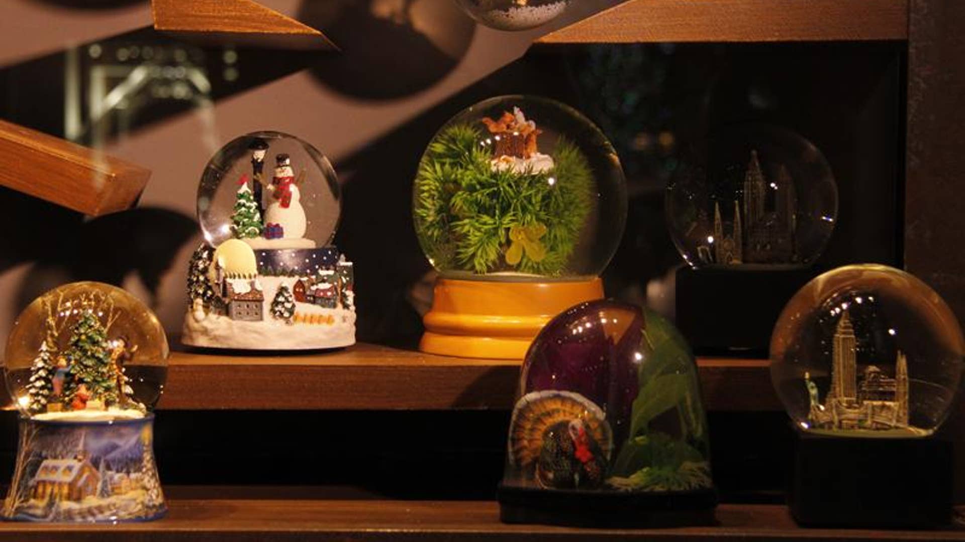 Saks Fifth Avenue (49th St. & 5th Ave.)