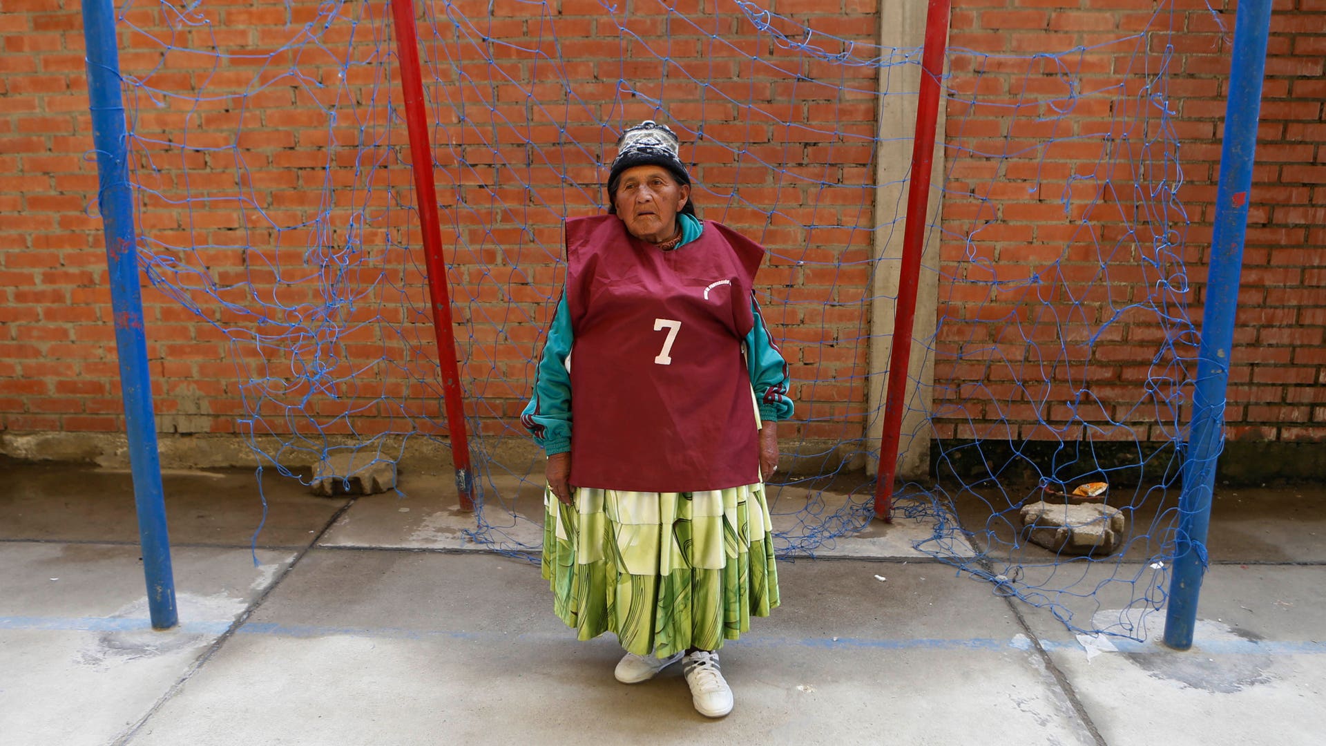 Bolivia_Grandmother_Handball__13_
