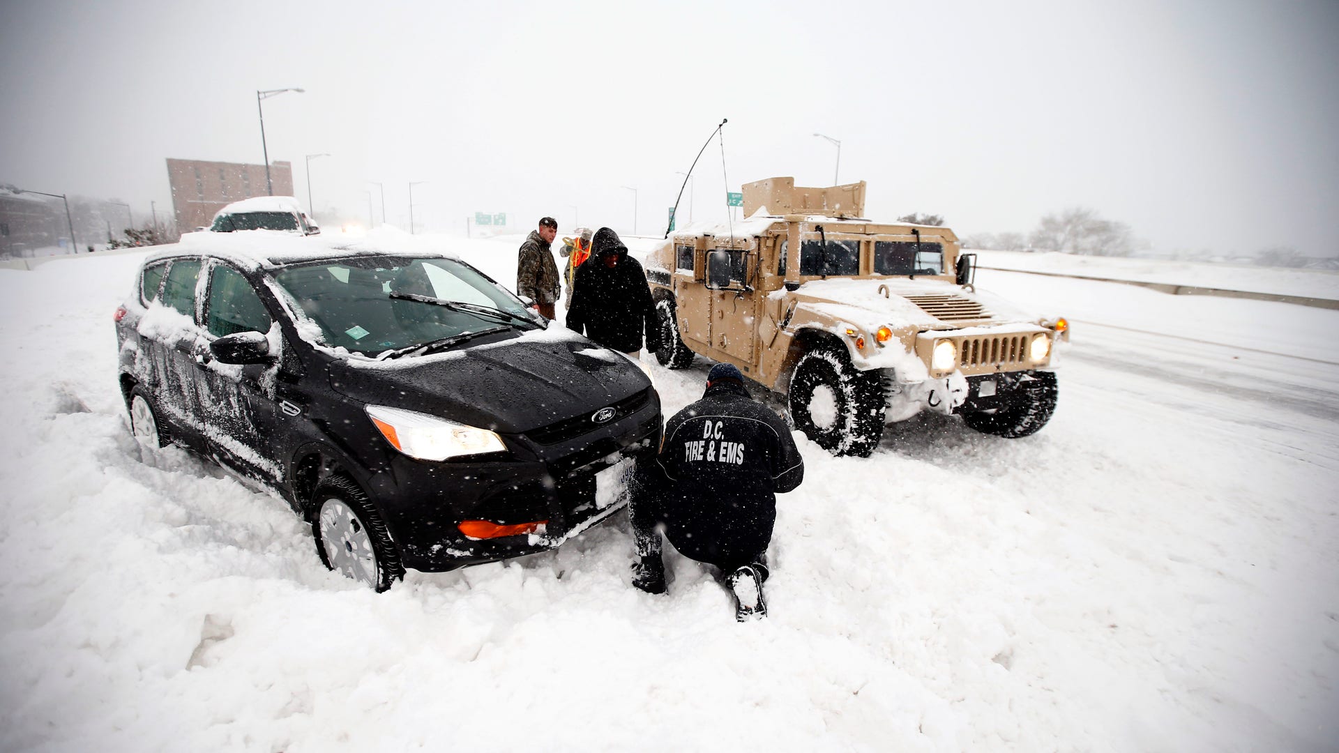 East coast winter. Снежным бурям машина флажок. Humvee severe Snow Storm. Heavy Snowstorm in the South and East of Kazakhstan - January 2021.