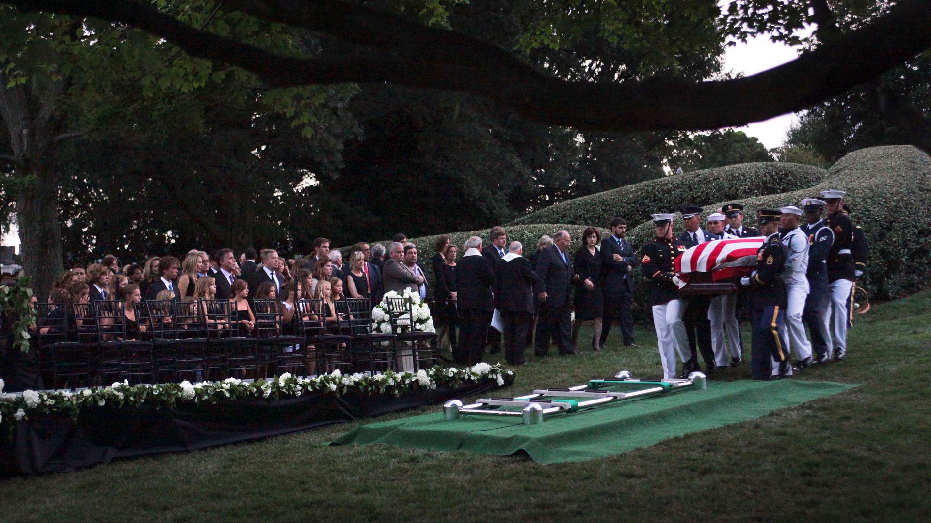 Kennedy_Funeral_Saut_2_