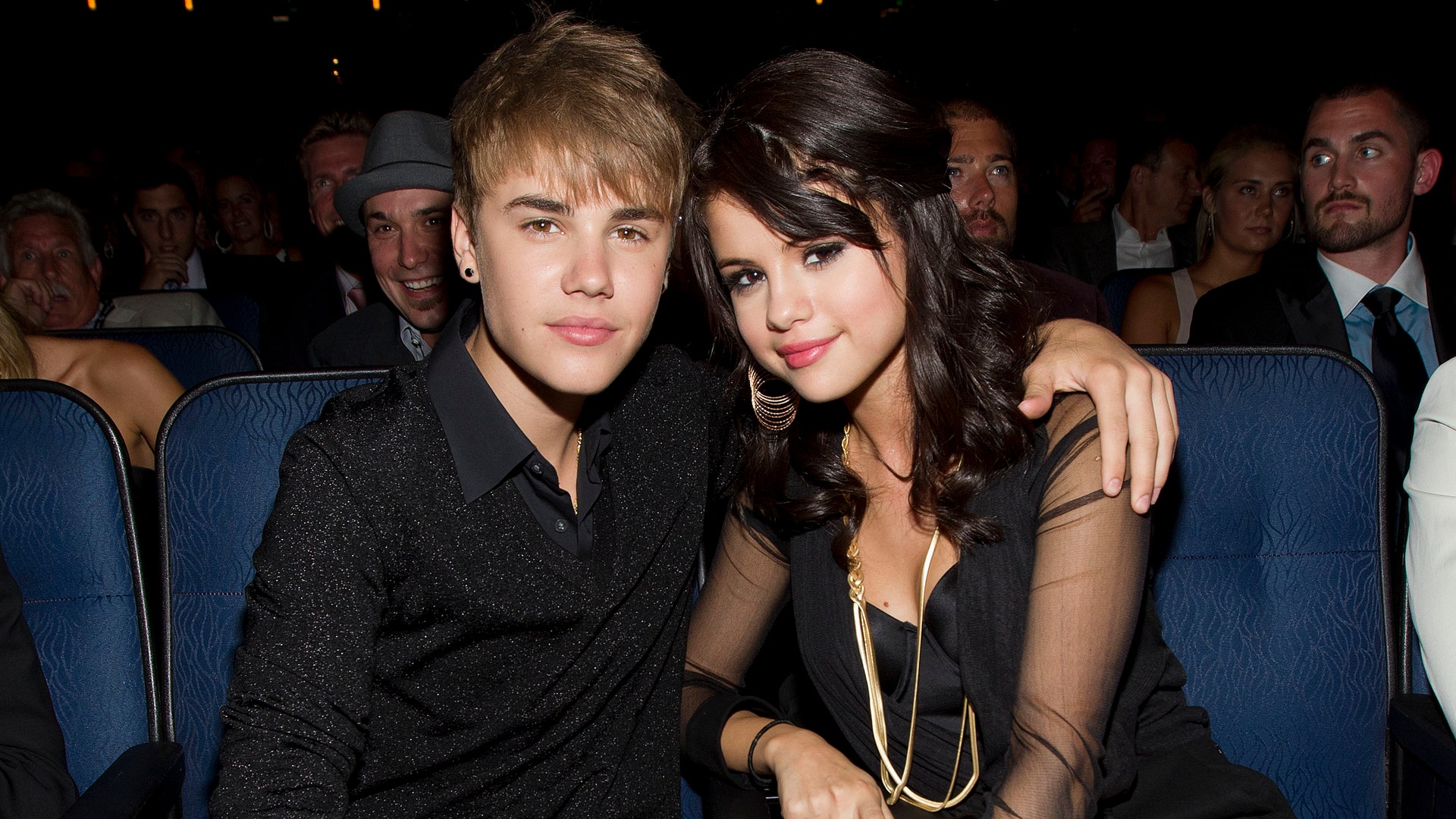 Justin Bieber And Selena Gomez: A Close Look At The 'Jelena ...