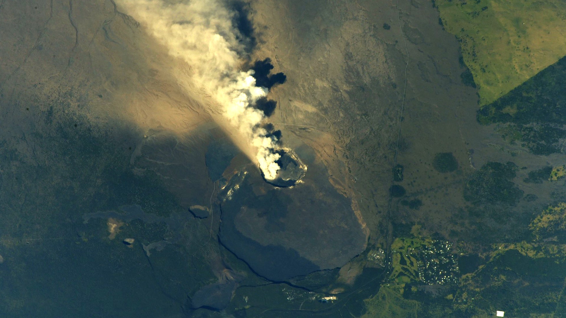 Hawaii's Kilauea volcano from the International Space Station tweeted on May 13, 2018