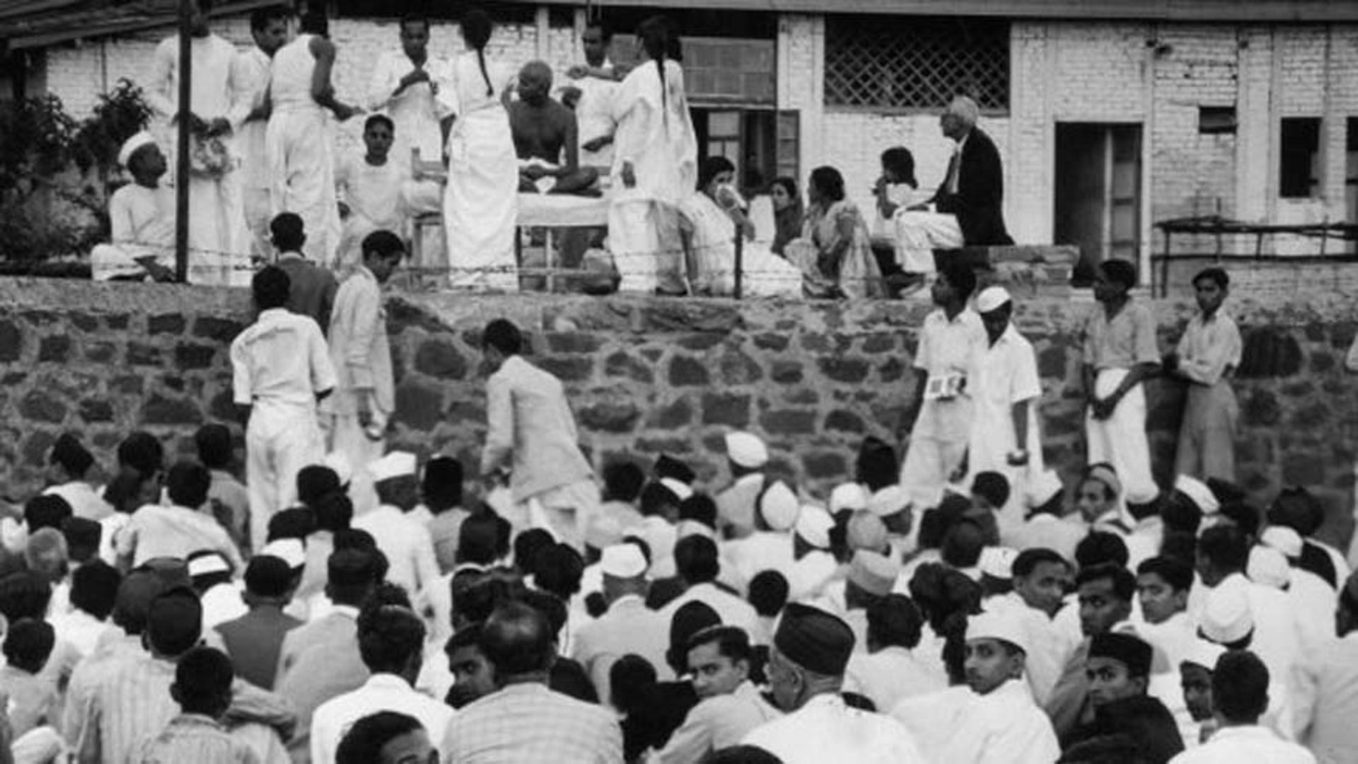 Gandhi and his spinning wheel: The story behind a famous photo | Fox News