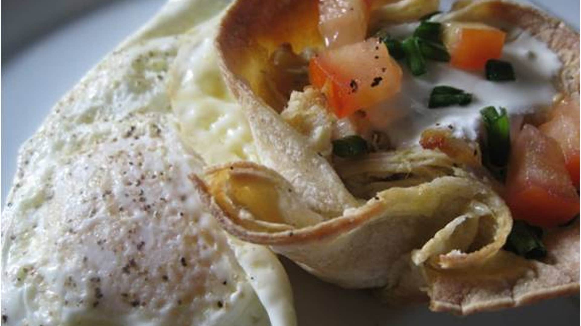 garlicky_chicken_corn_tostadas_brunch