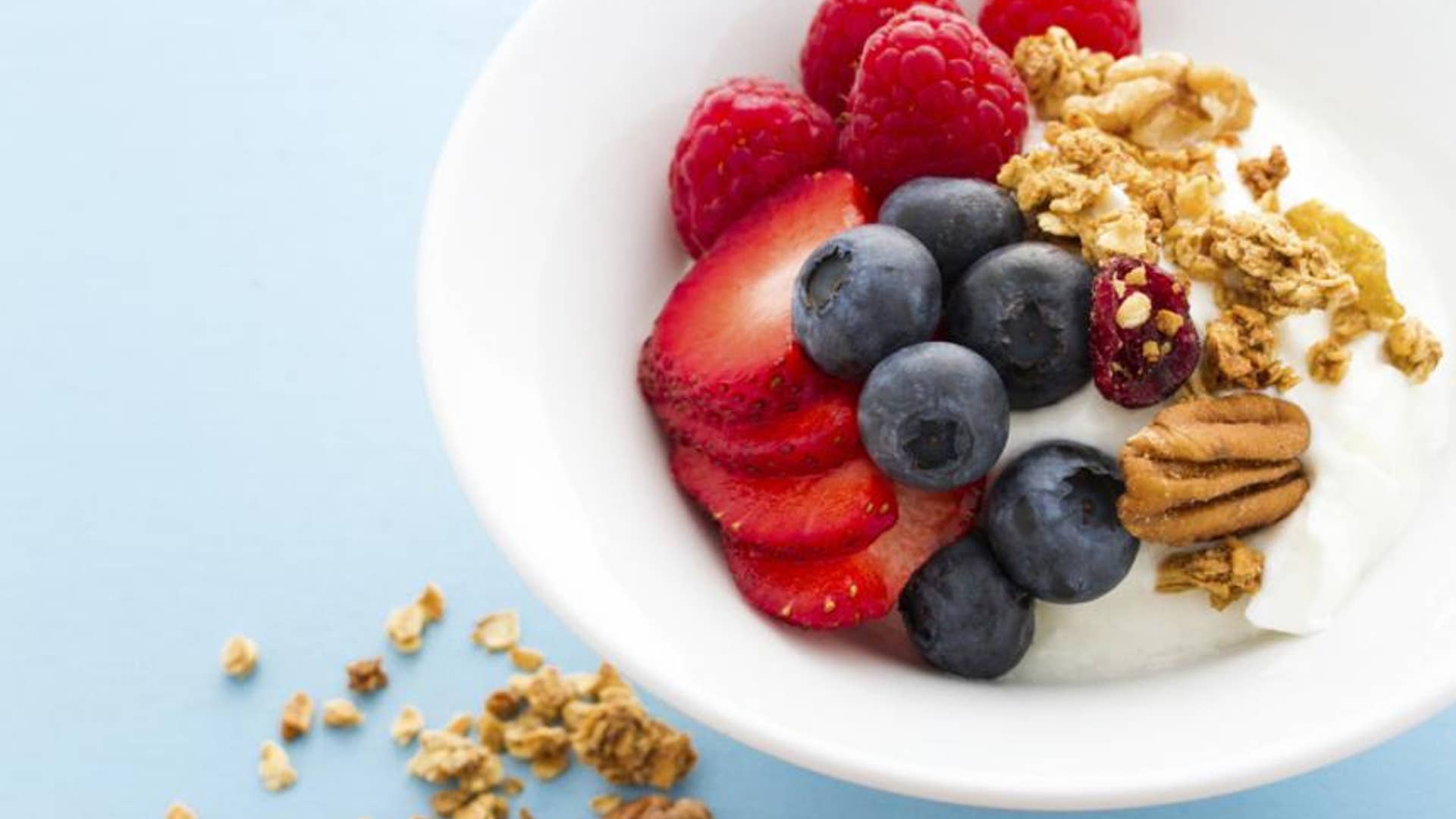 Greek yogurt with high-fiber cereal