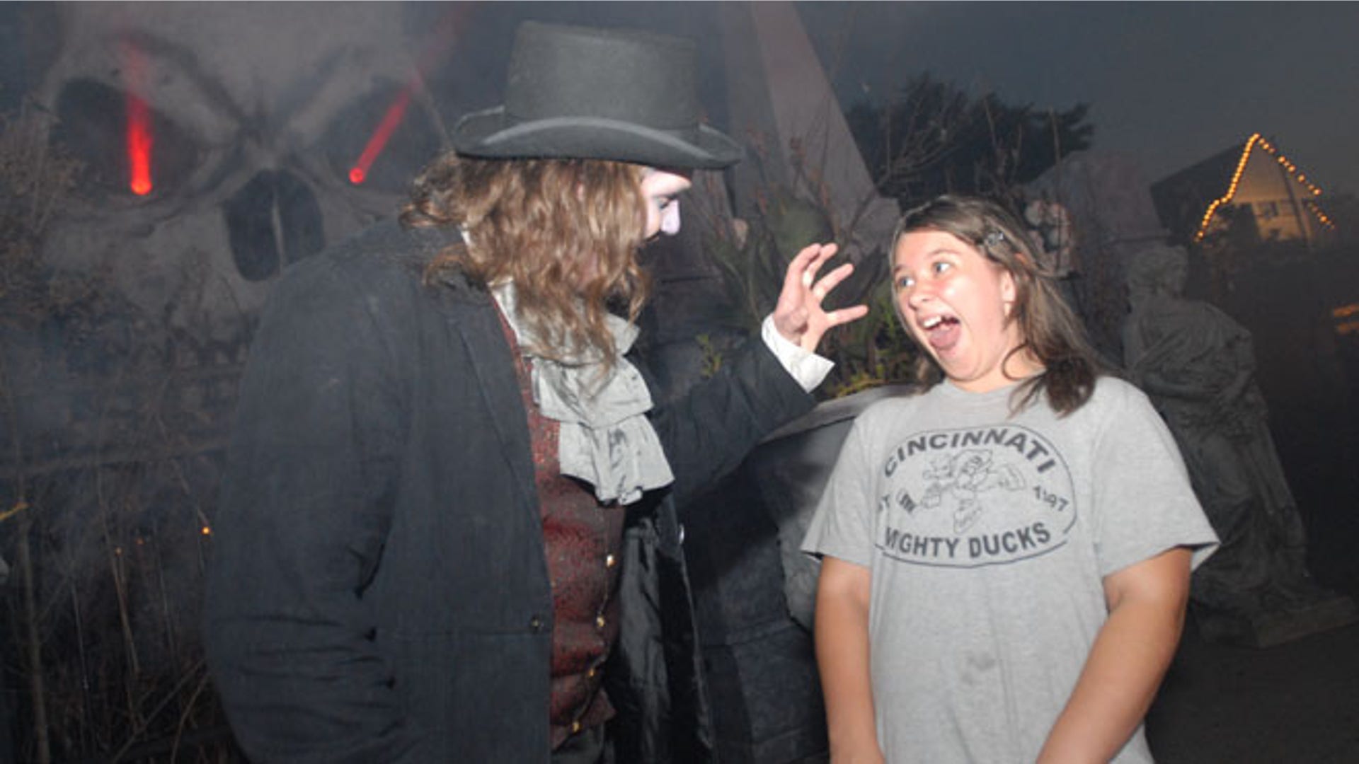 halloween_haunt_Undertaker2_Kings_Island