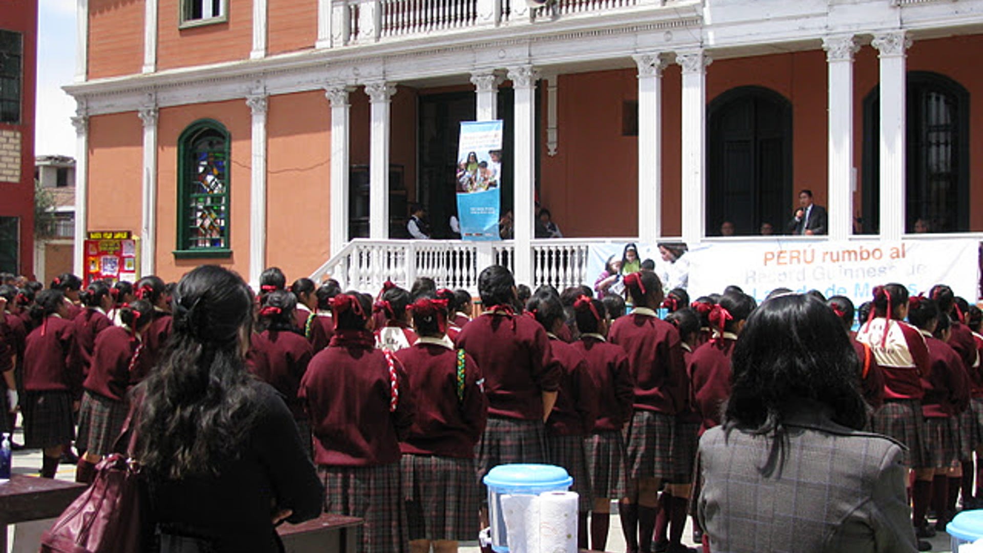 handwashing_in_peru_2