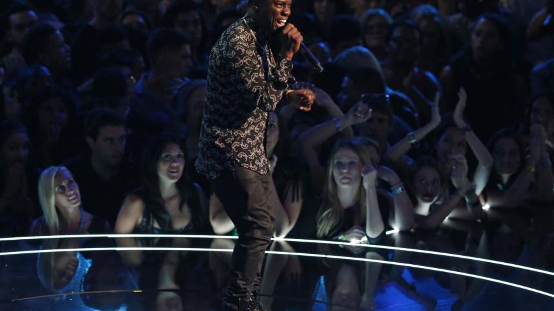 Kevin Hart is *NOT* Hosting The Show