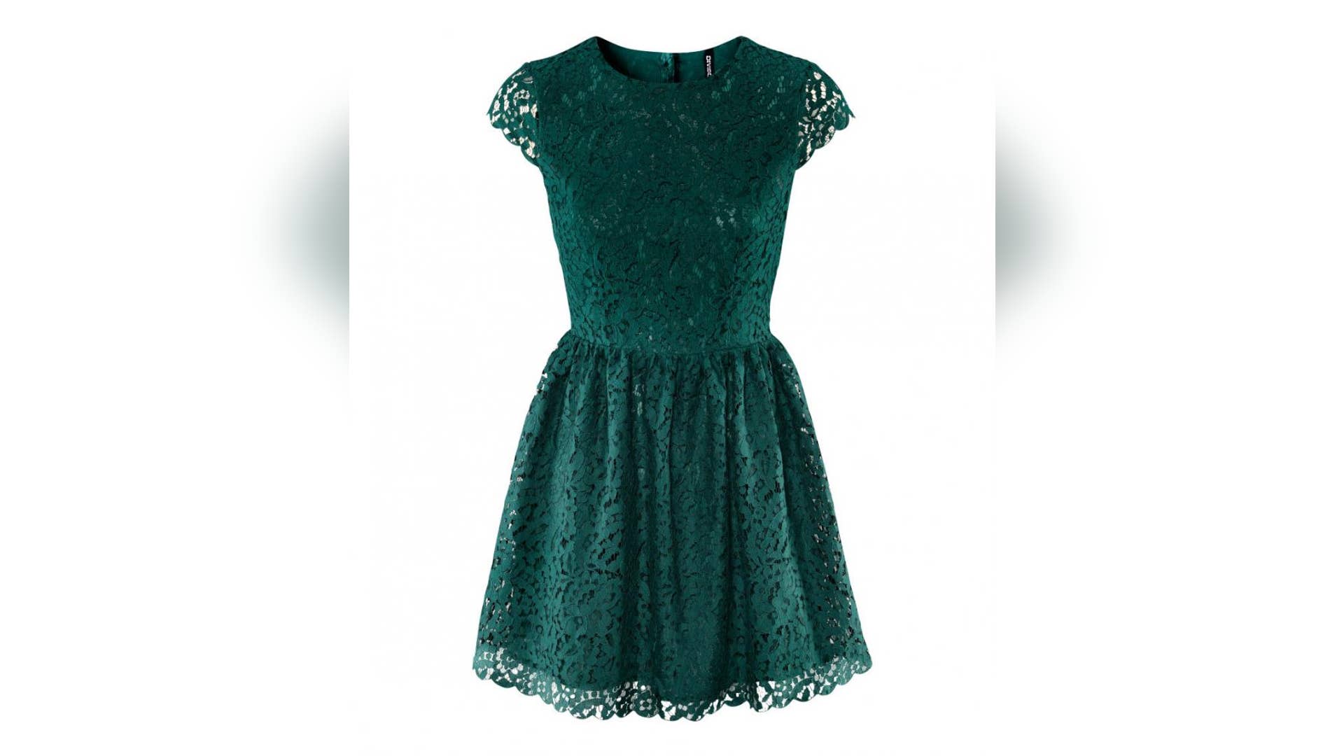 Flared dress in lace with cap sleeves