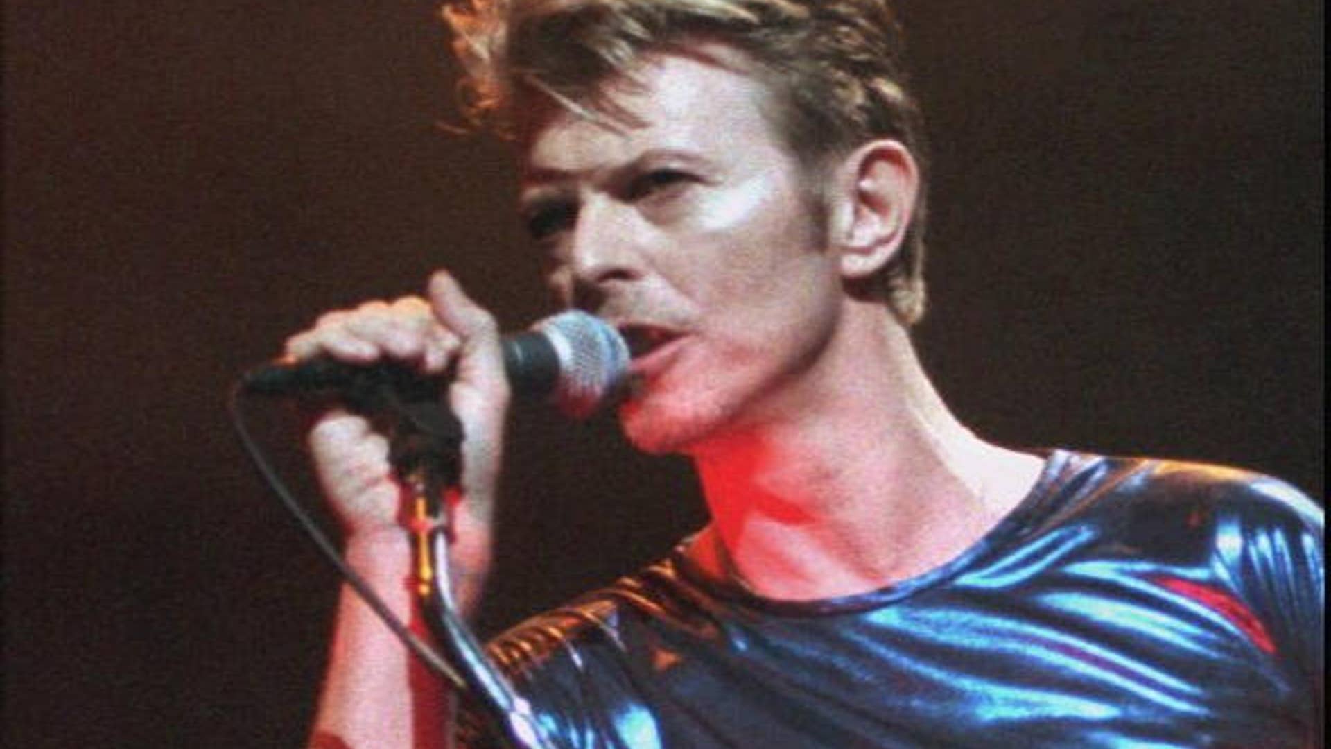 hot_then_david_bowie_ap