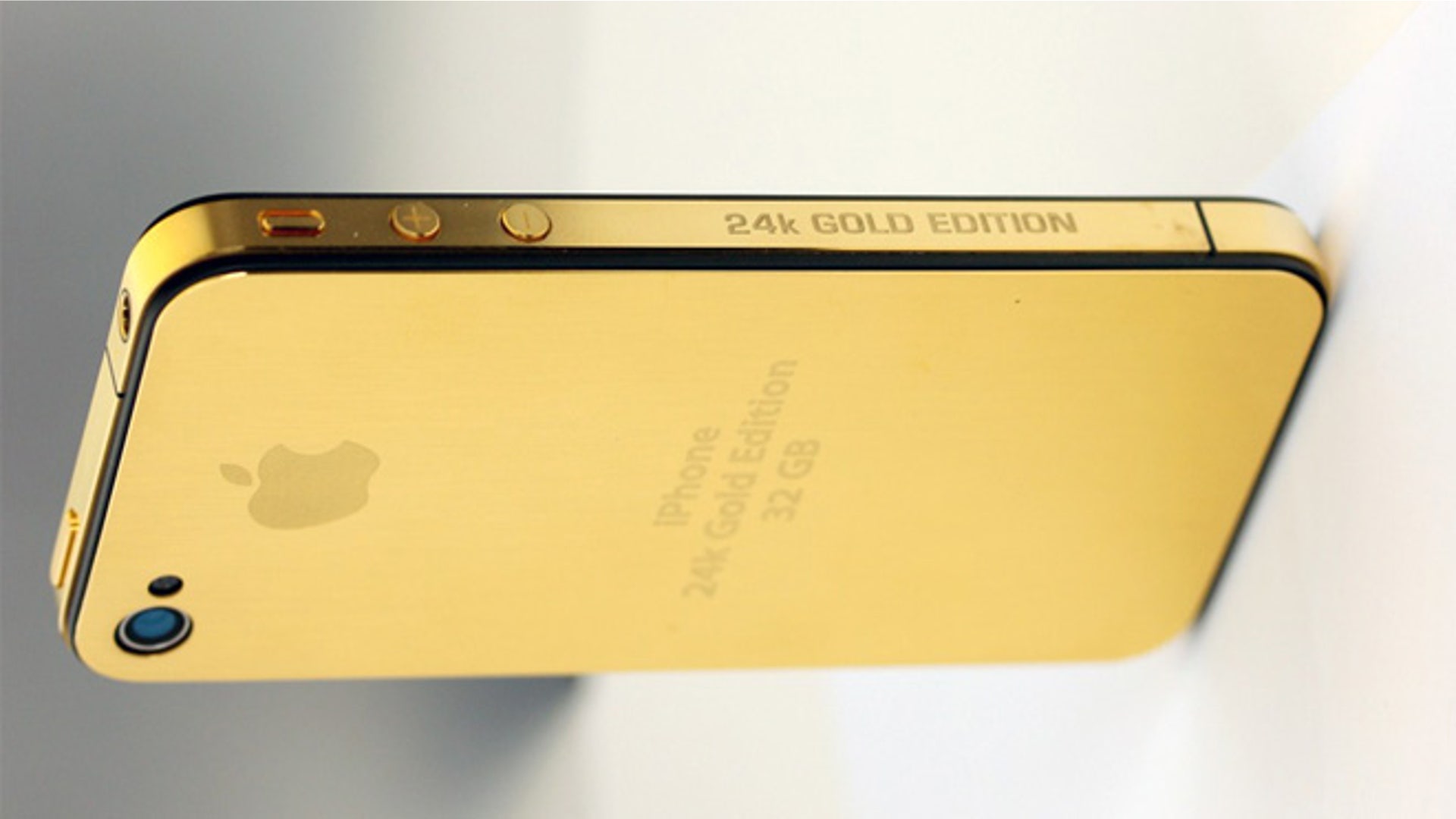 15 Solid-Gold Gadgets: iphone4