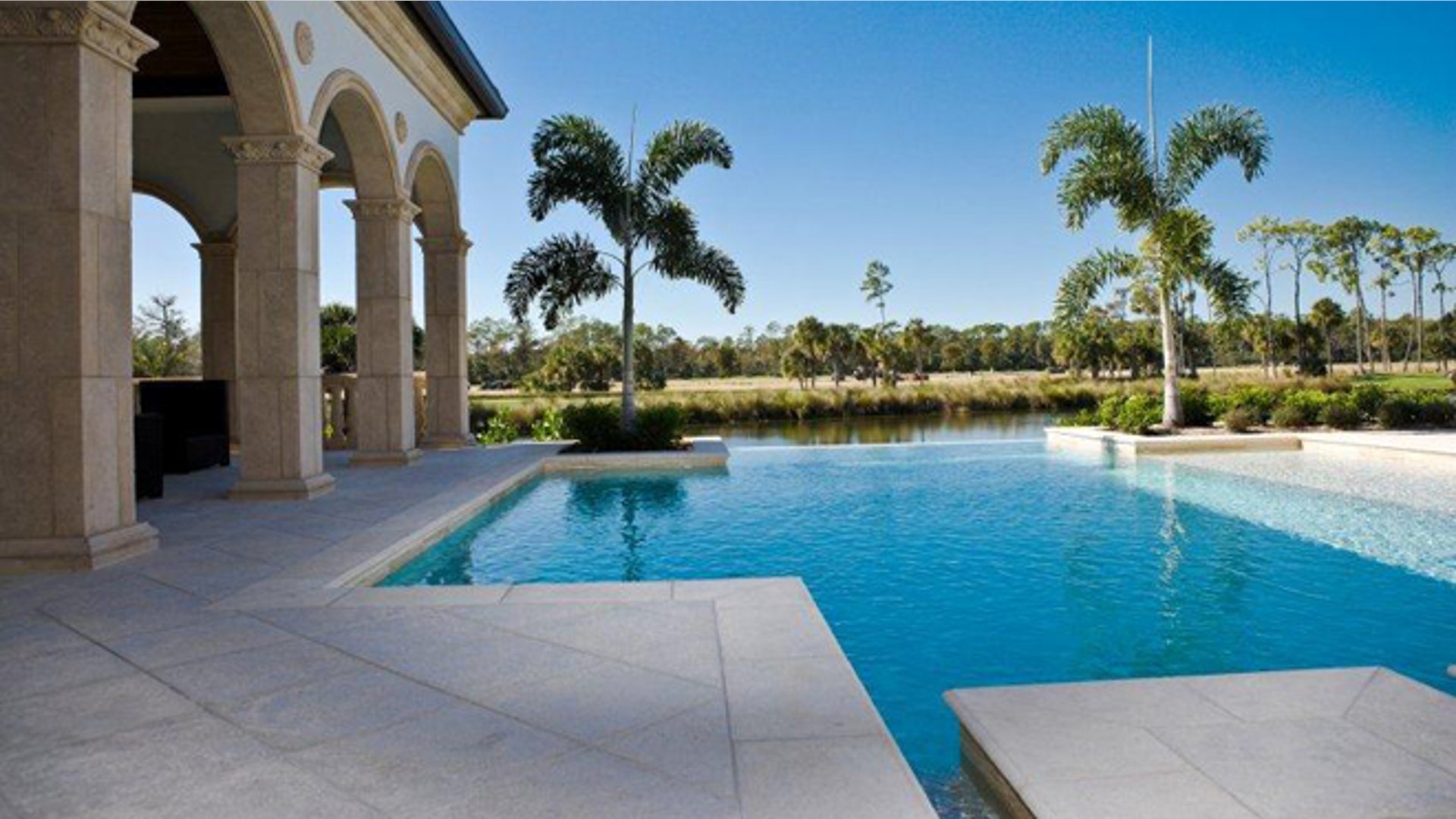 istockluxepool
