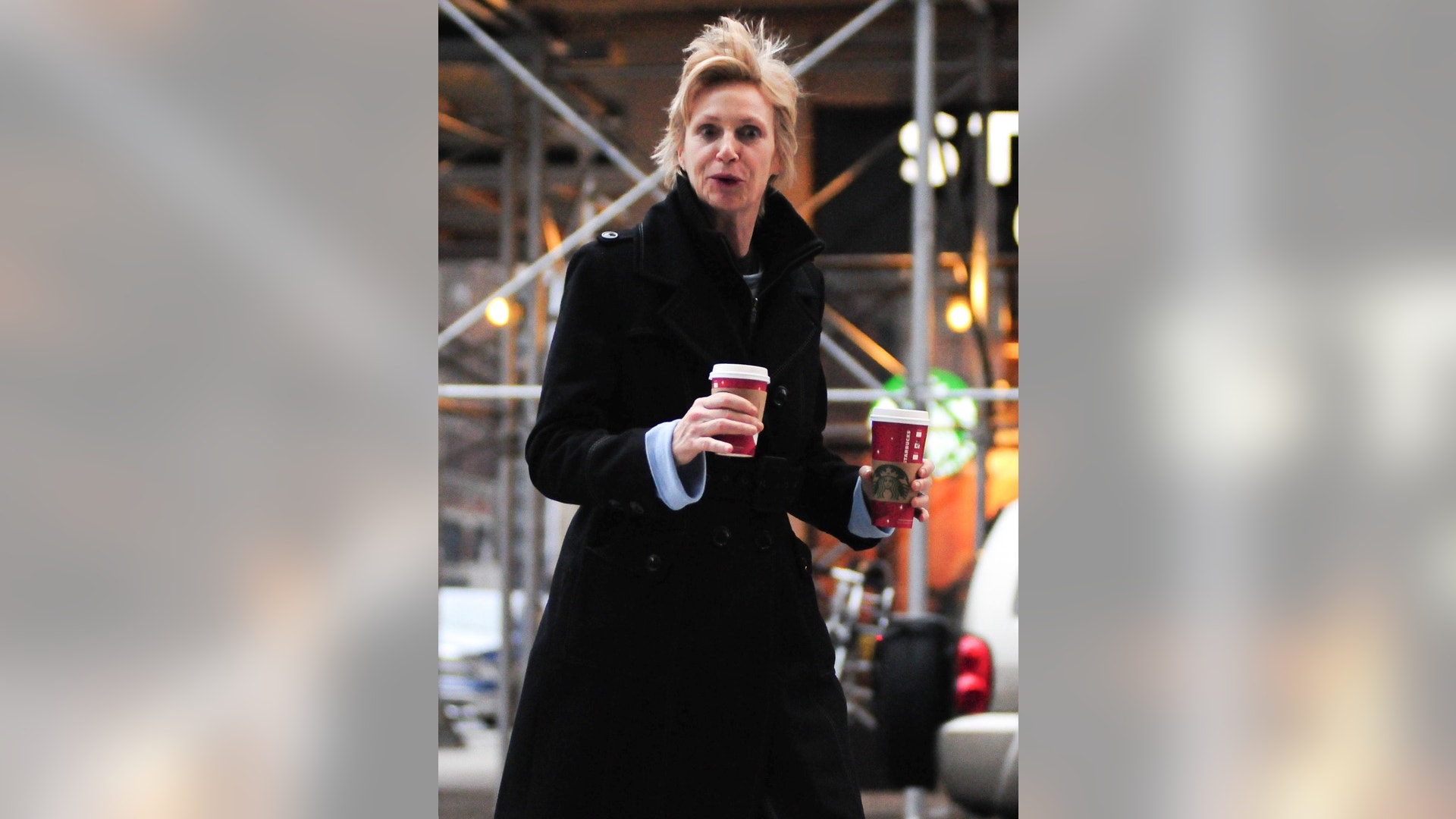 jane_lynch_funny_face_x17