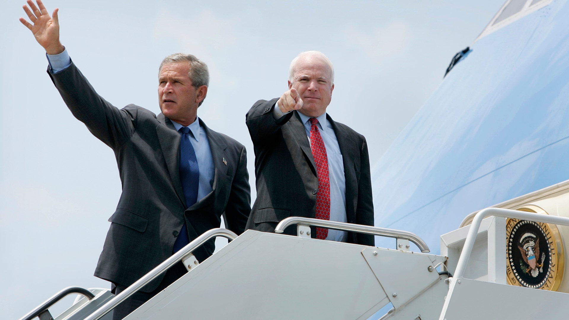 U.S. President George W. Bush and Arizona Senator John McCain board Air Force One together in Waco, Texas, August 11, 2004. 