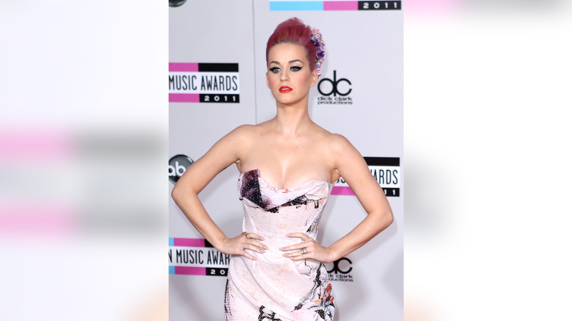 katy perry cleav x17 