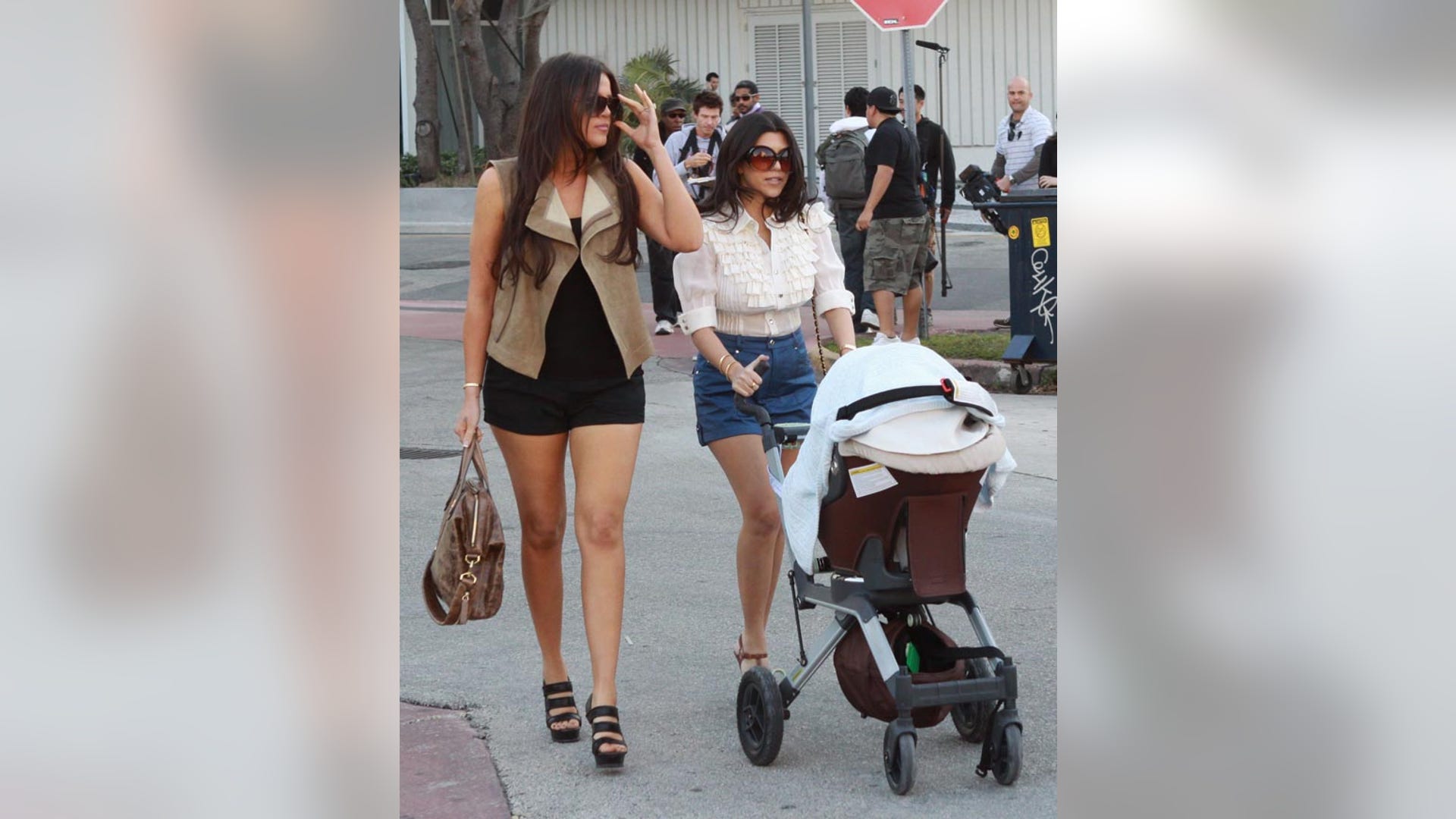 khloe and kourtney wax