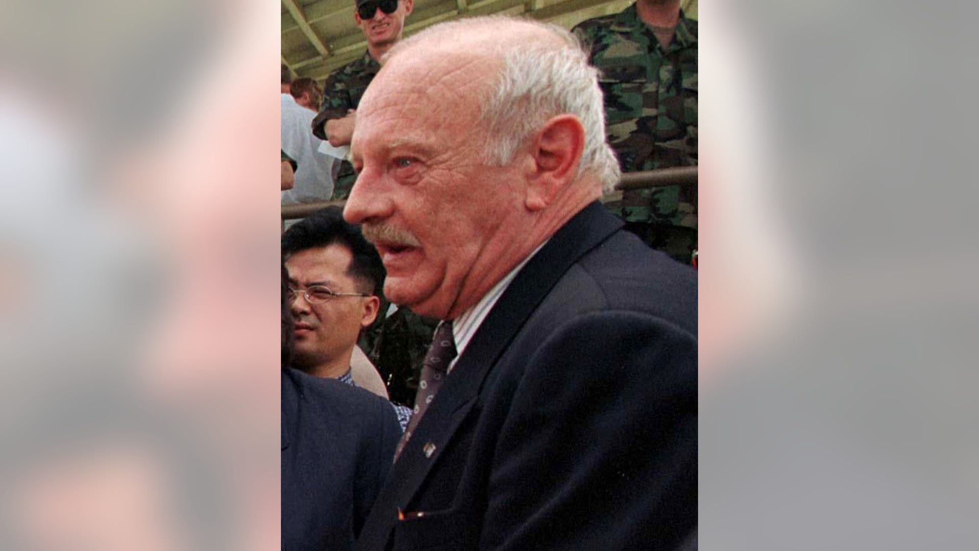 Larry Linville 1939-2000