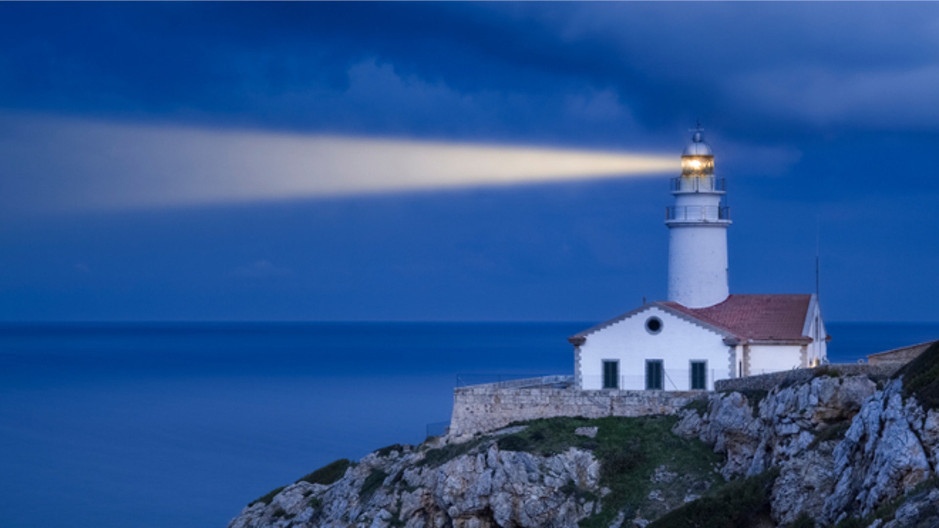 lighthouseistock