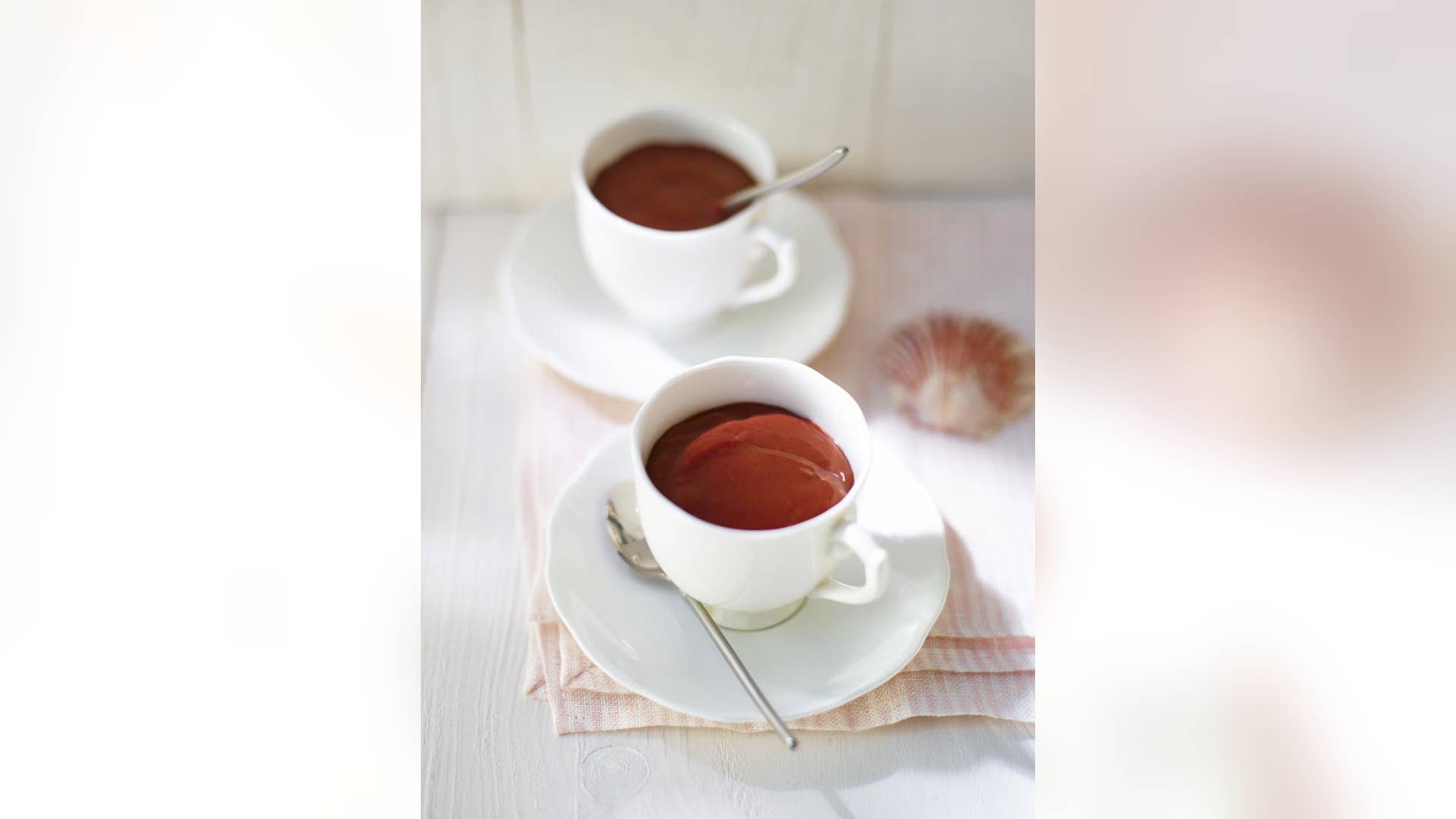 Low-fat chocolate pudding,  255 calories
