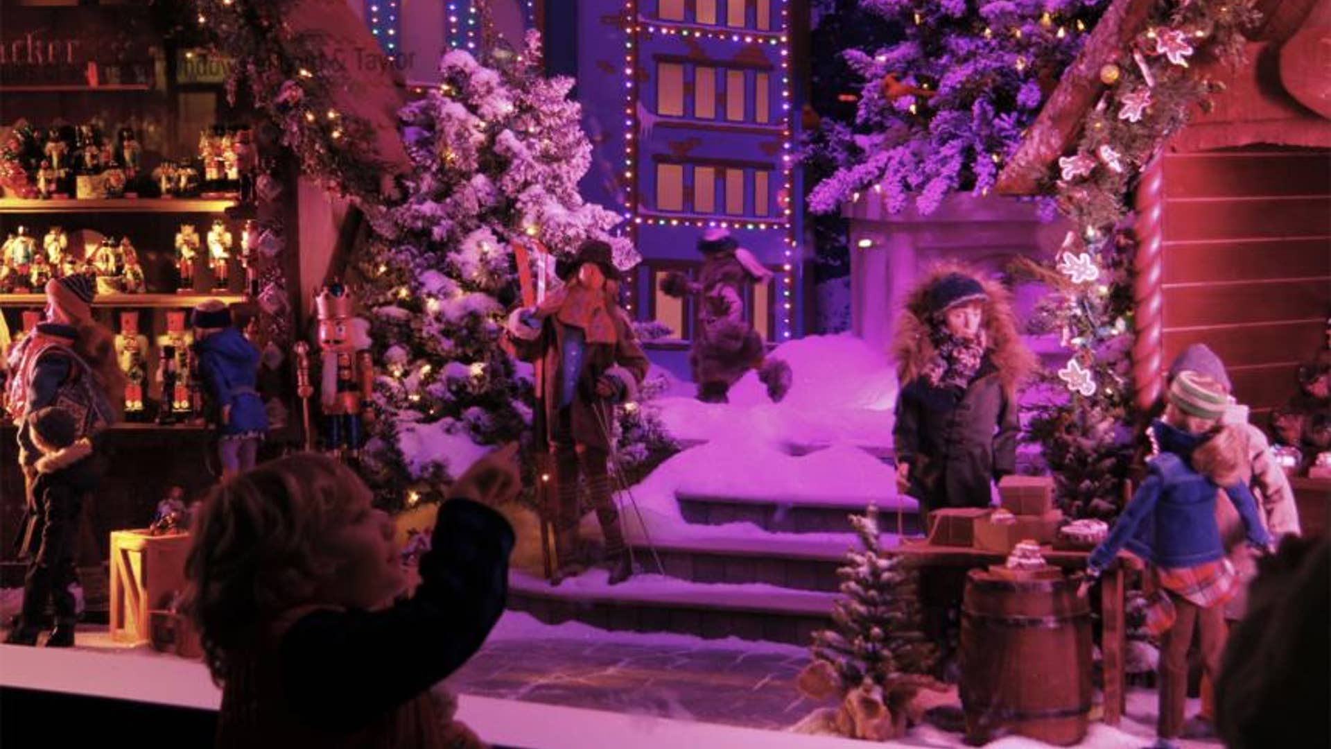 Lord  & Taylor (38th St. & 5th Ave)