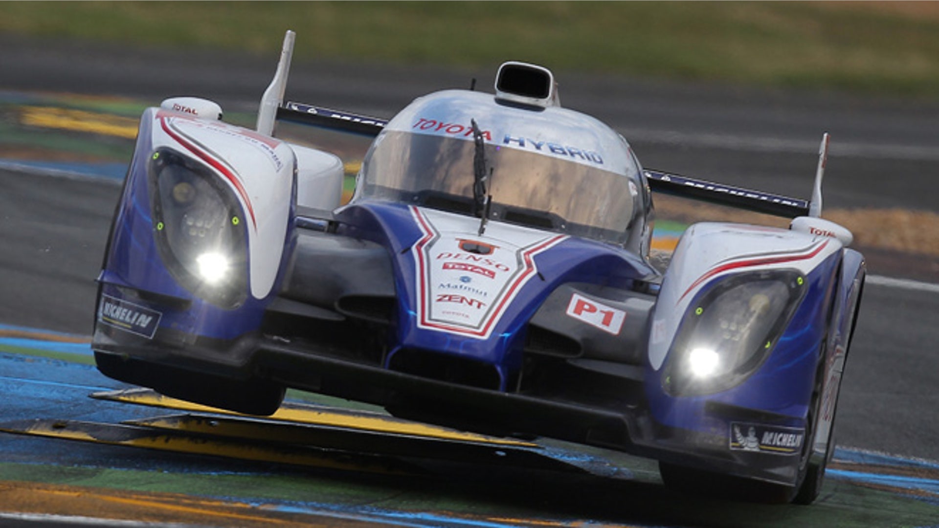 Toyota TS 030 - Hybrid
