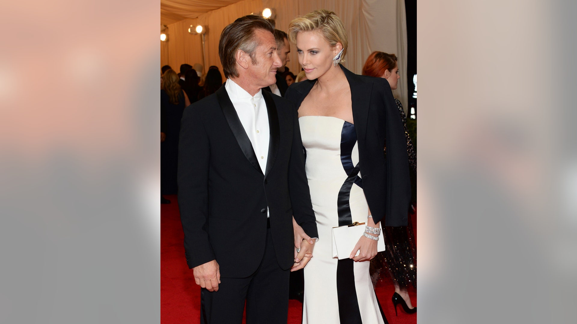 Charlize and Sean: Hot