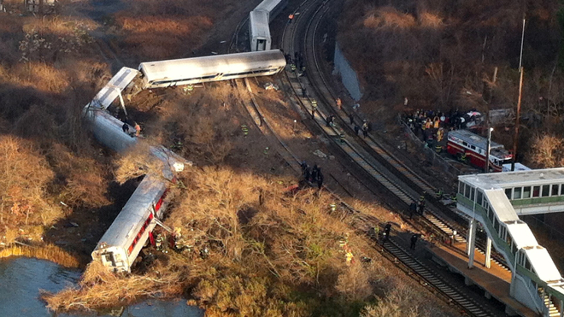 Passenger train derails in New York City, killing 4 | Fox News