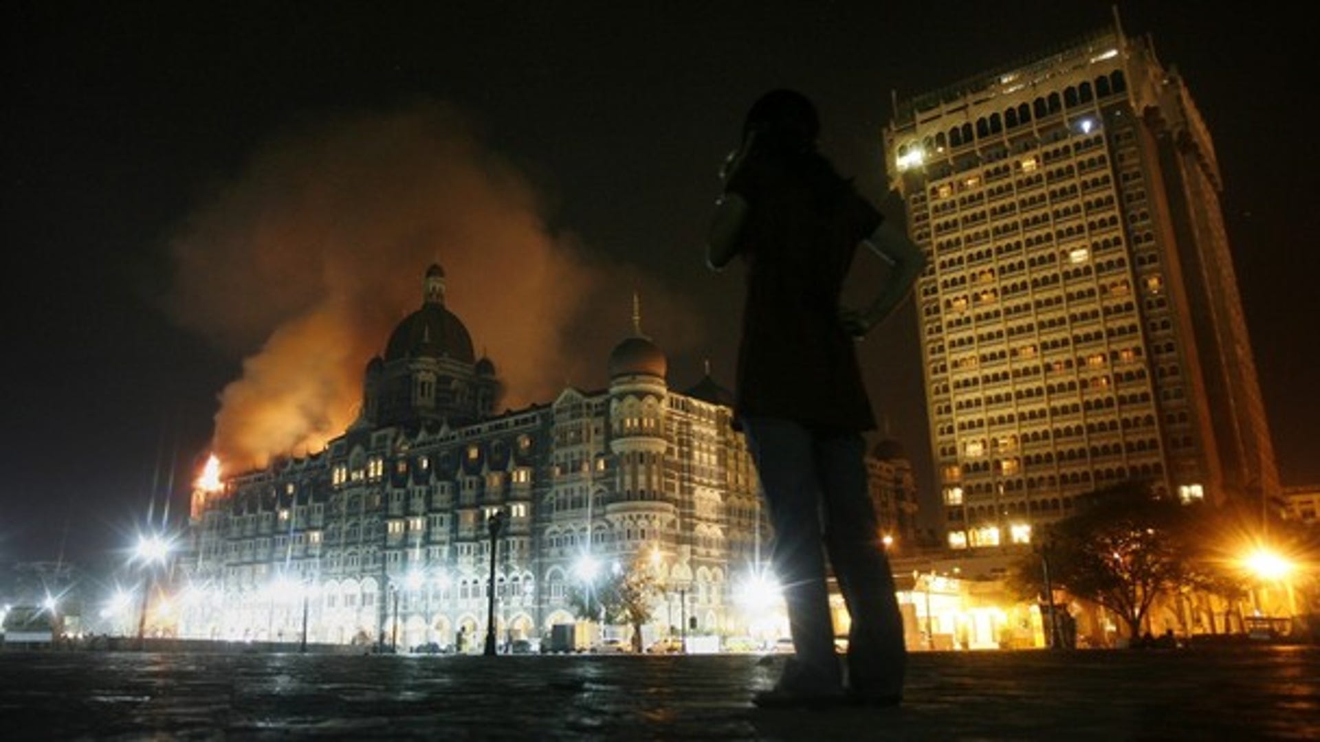 Нападение на мумбаи. Индия 2008 теракт отель Мумбаи. Отель Тадж Махал 2008 теракт. Мумбаи террористическая атака 2008 отель.
