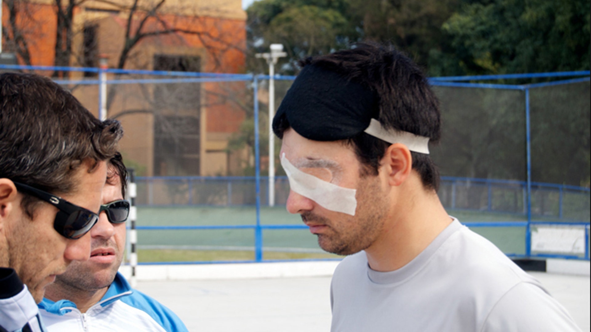 murcielagos_eyes_taped