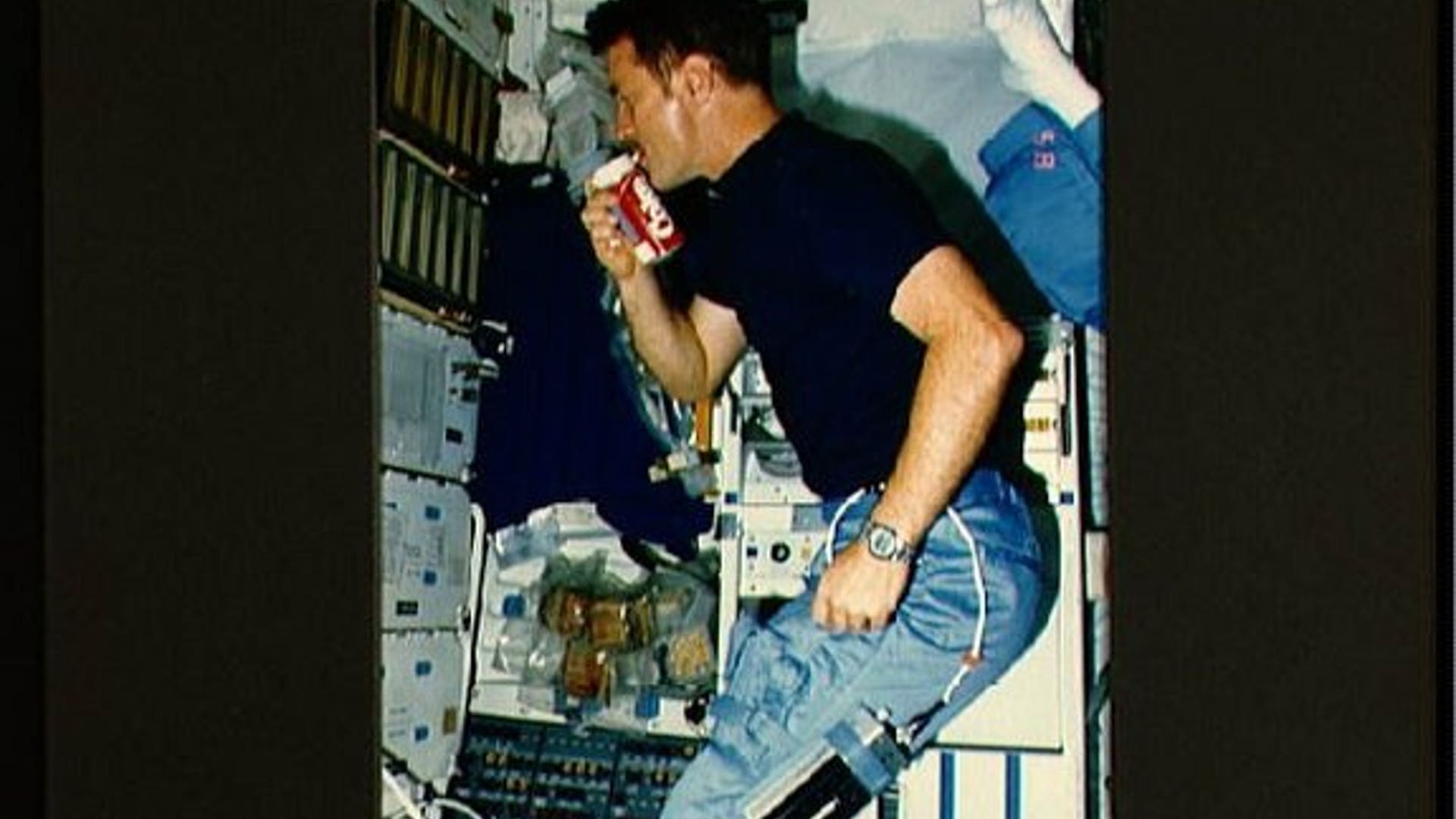 9 Weird Shuttle Stuff: Cans of Coke