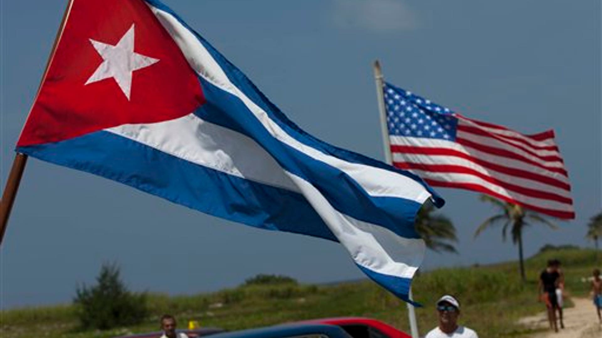 new_Diana_Nyad_cuba_fl_us_cuba_flag