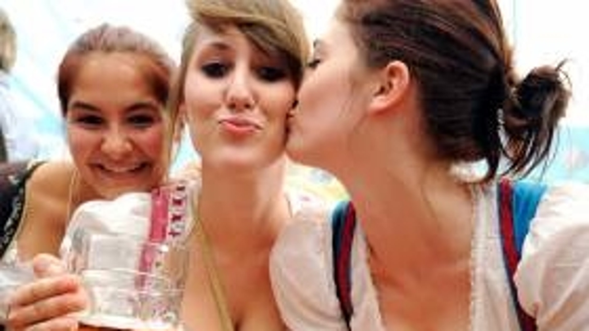 девушки пьют пиво фото