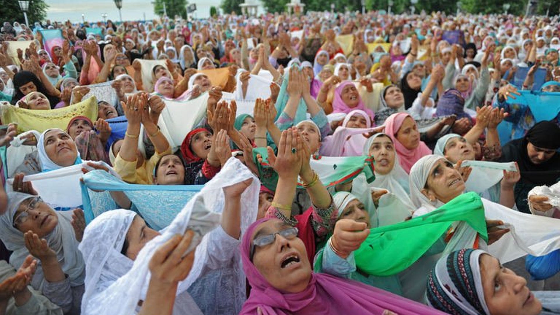 Prayers in Srinagar