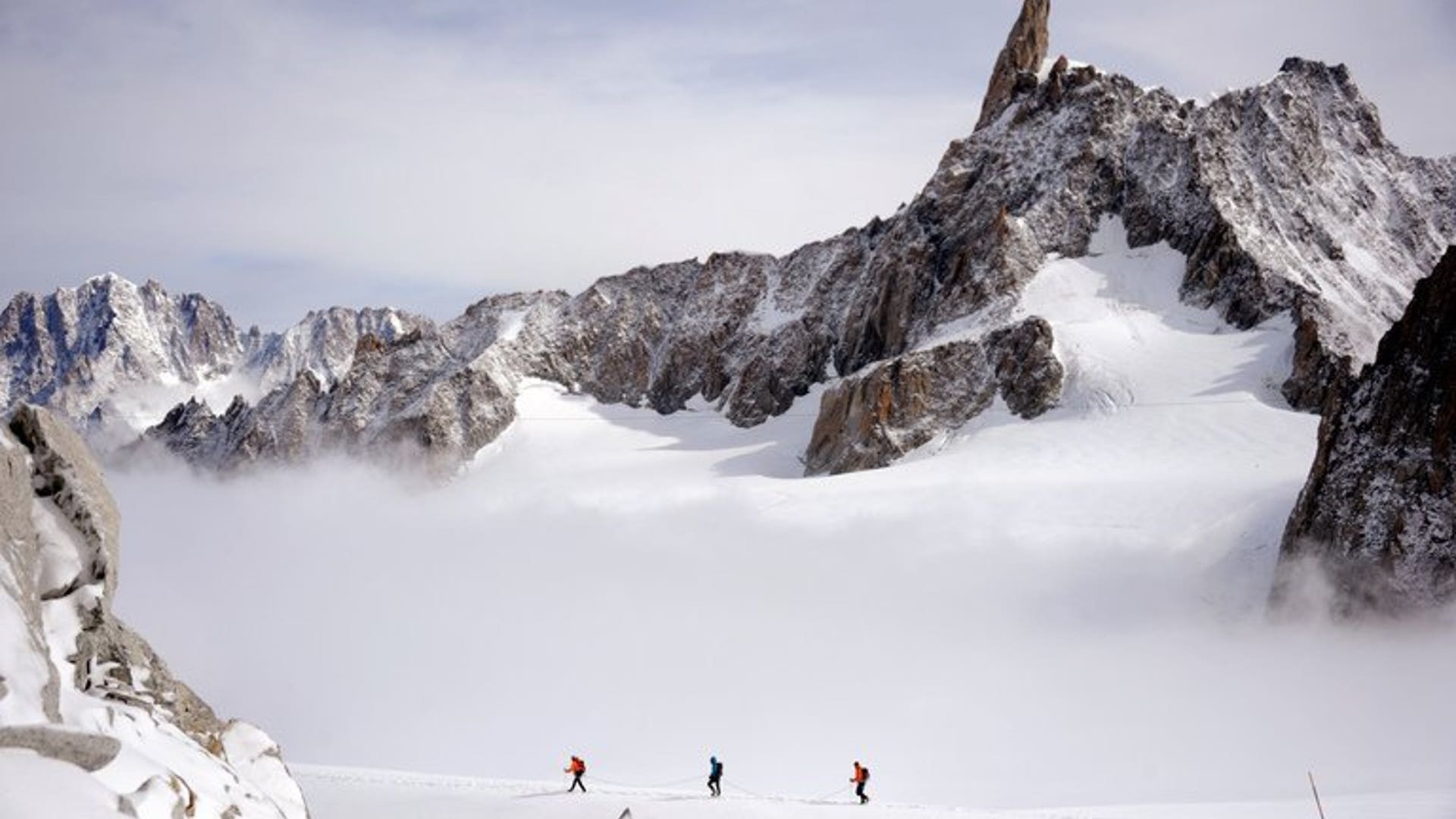 Giant's tooth