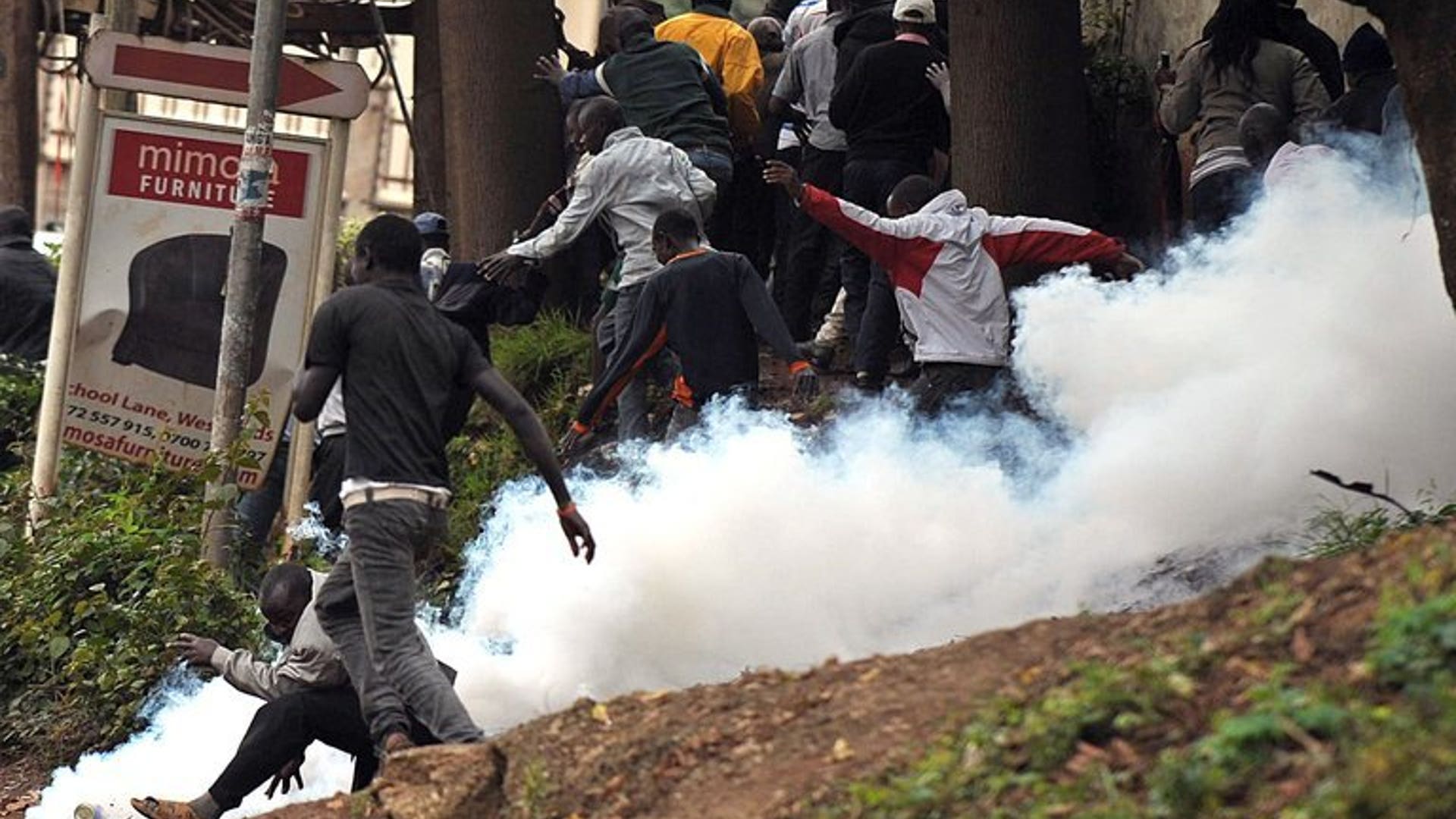 Dispersing onlookers